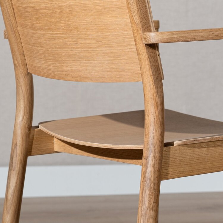 Chaise de salle à manger scandinave Iza en chêne naturel