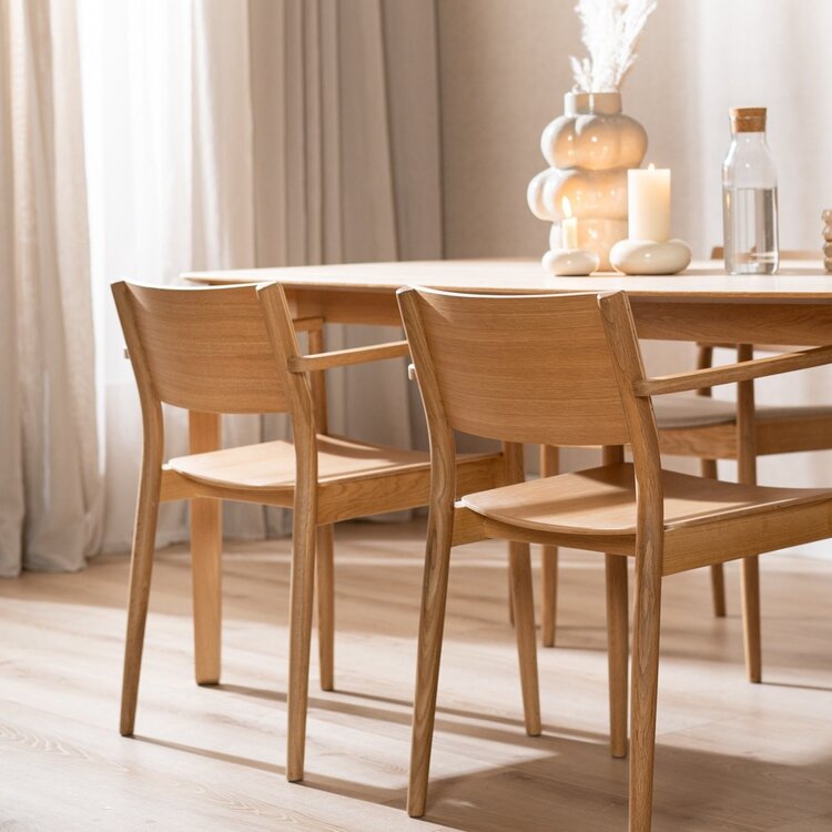 Chaise de salle à manger scandinave Iza en chêne naturel