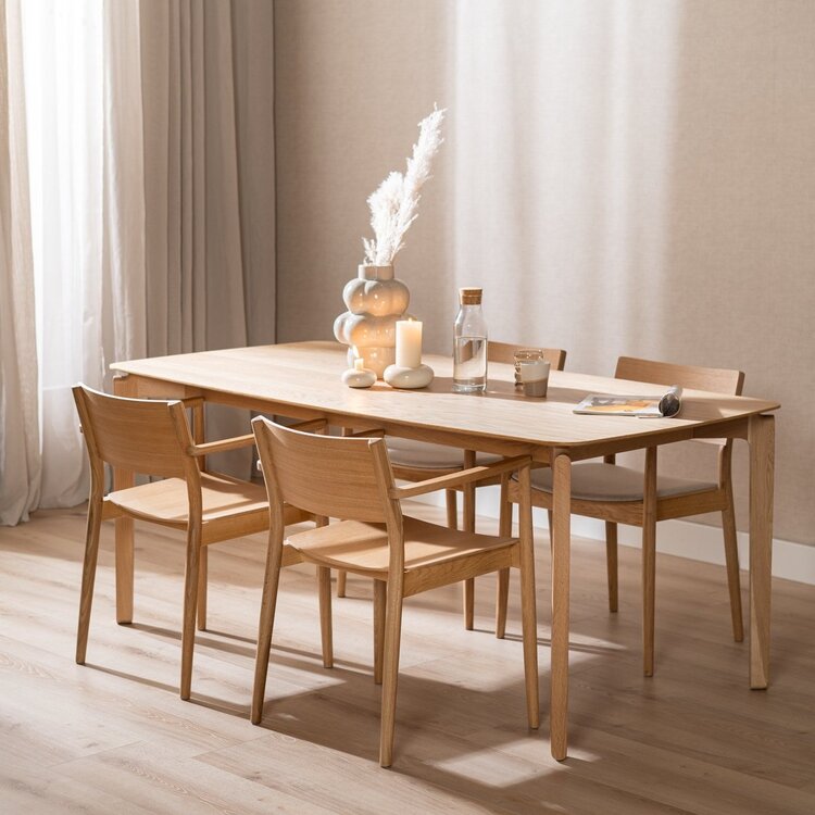 Chaise de salle à manger scandinave Iza en chêne naturel