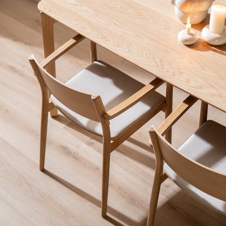 Chaise de salle à manger scandinave Juan en chêne naturel/off white