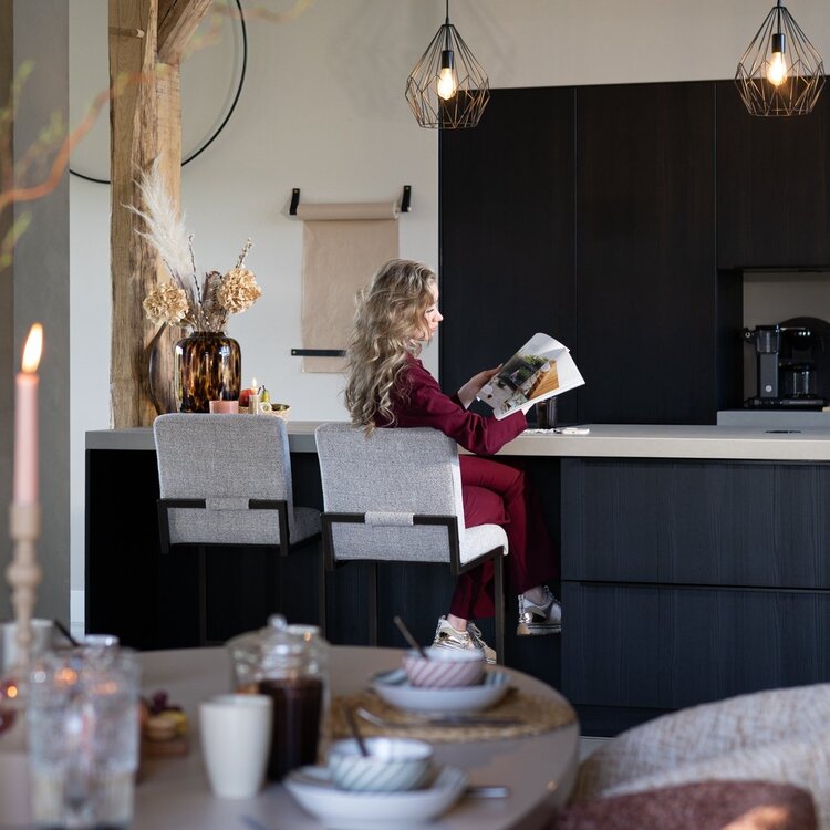 Tabouret de bar en velours Lio marron 70 cm