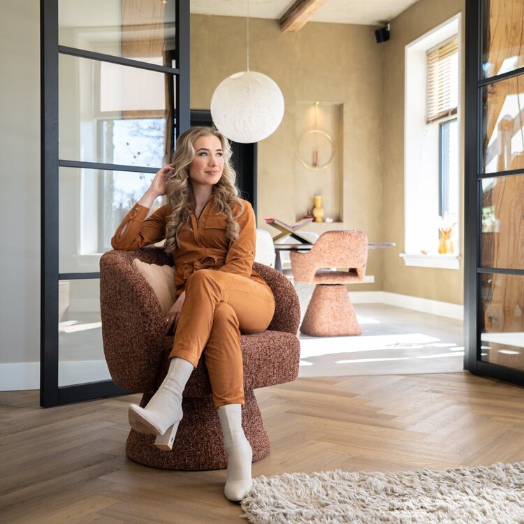 Fauteuil pivotant Lenn en chenille cuivrée