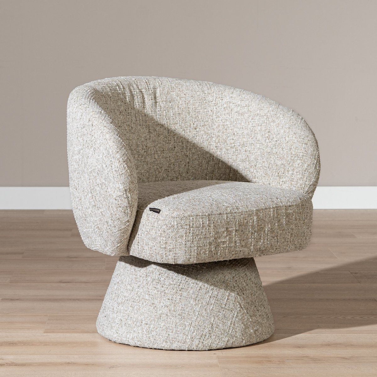 Fauteuil pivotant Lenn en chenille taupe