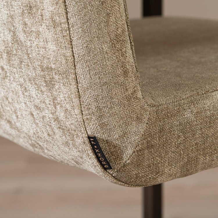 Chaise de salle à manger en velours Lio taupe