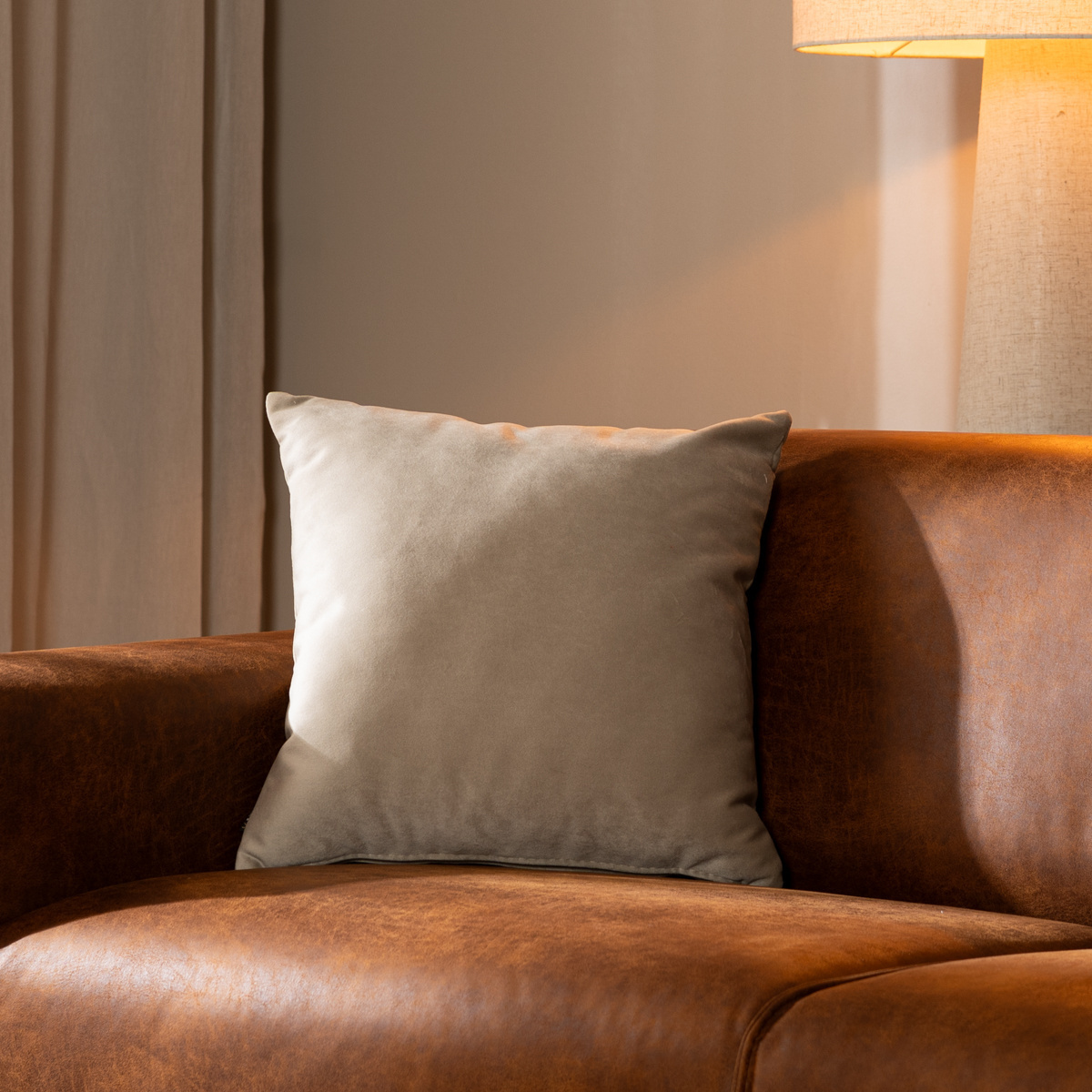 Coussin Anna velours champagne 45 x 45 cm