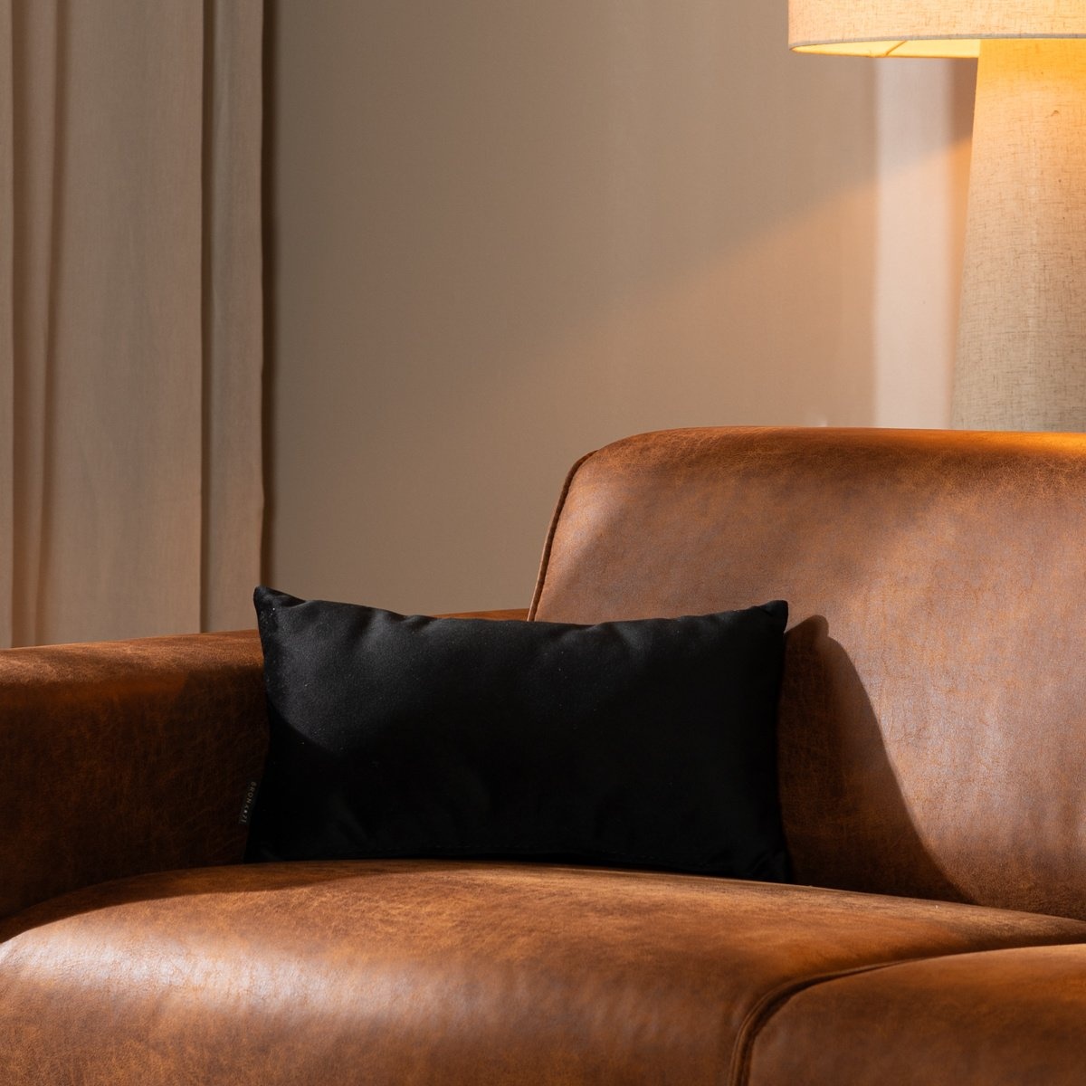 Coussin Anna velours noir 25 x 45 cm