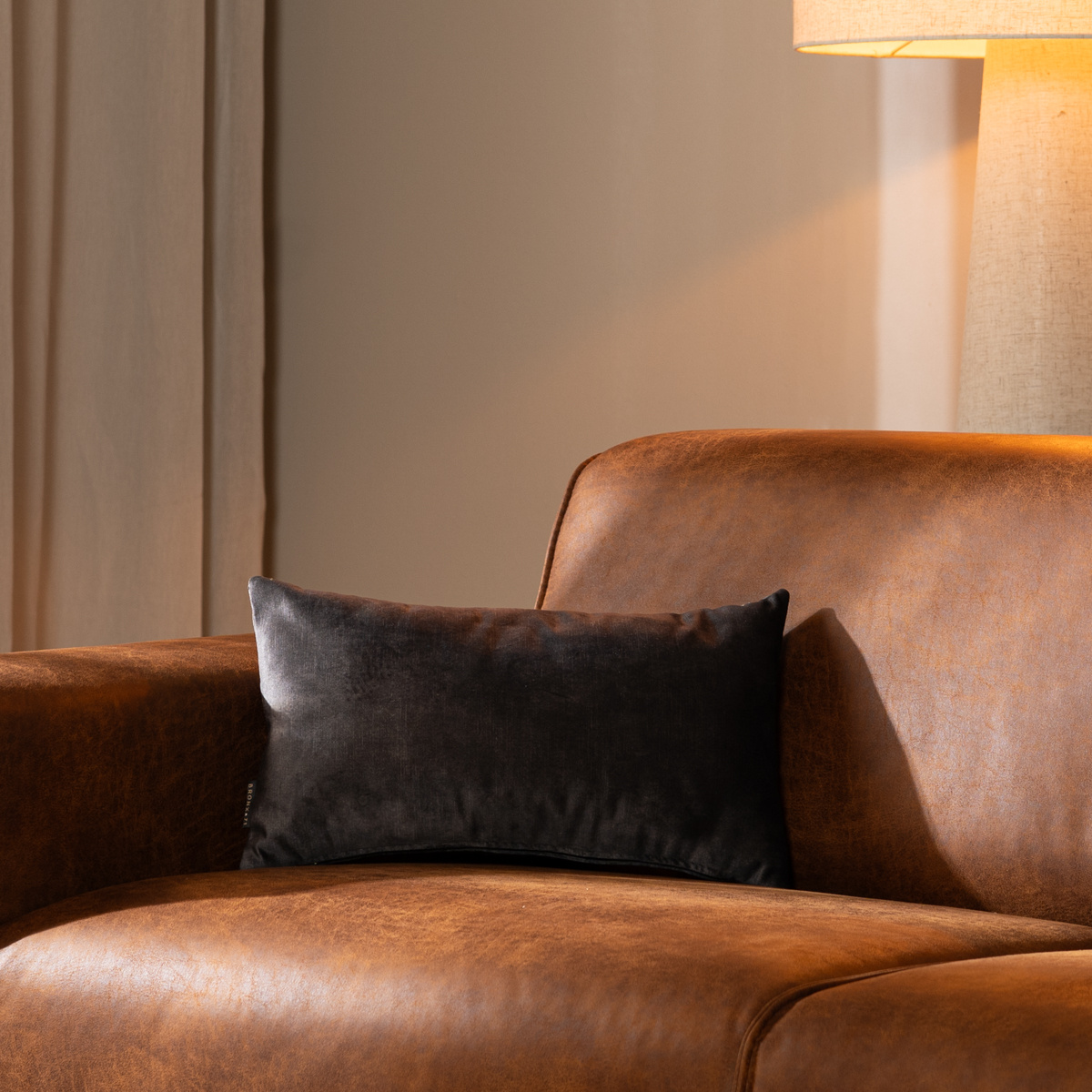 Coussin Beau velours anthracite 25 x 45 cm