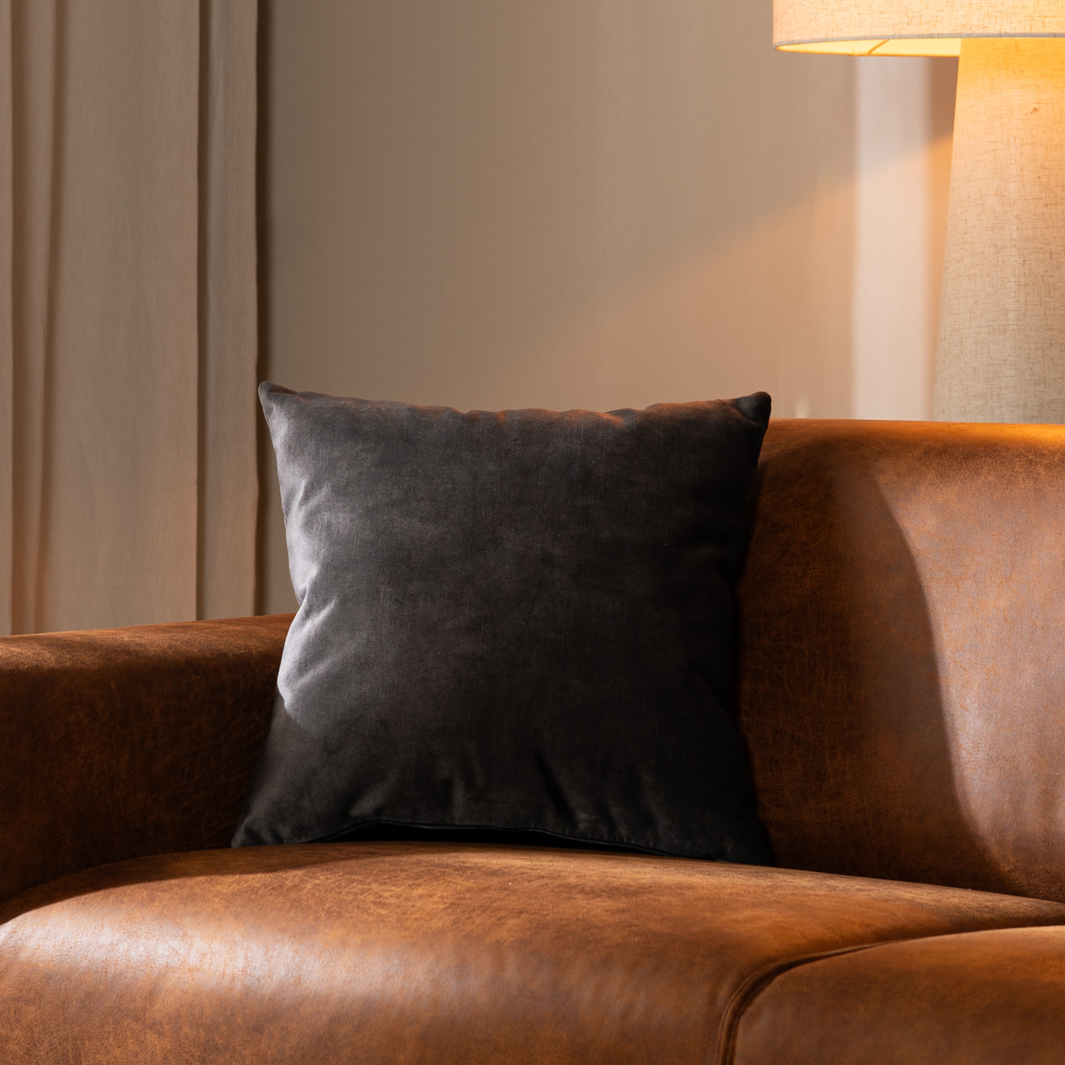 Coussin Beau velours anthracite 45 x 45 cm