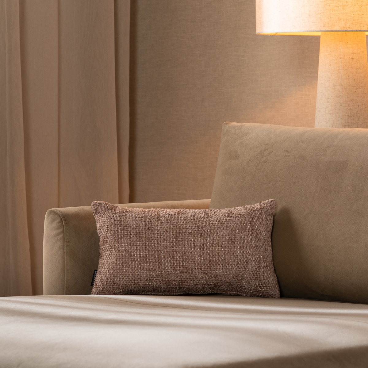 Coussin Feline chenille rose 25 x 45 cm