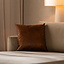 Coussin Kyla eco-cuir cognac 45 x 45 cm