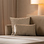 Coussin Myles tissu taupe 25 x 45 cm