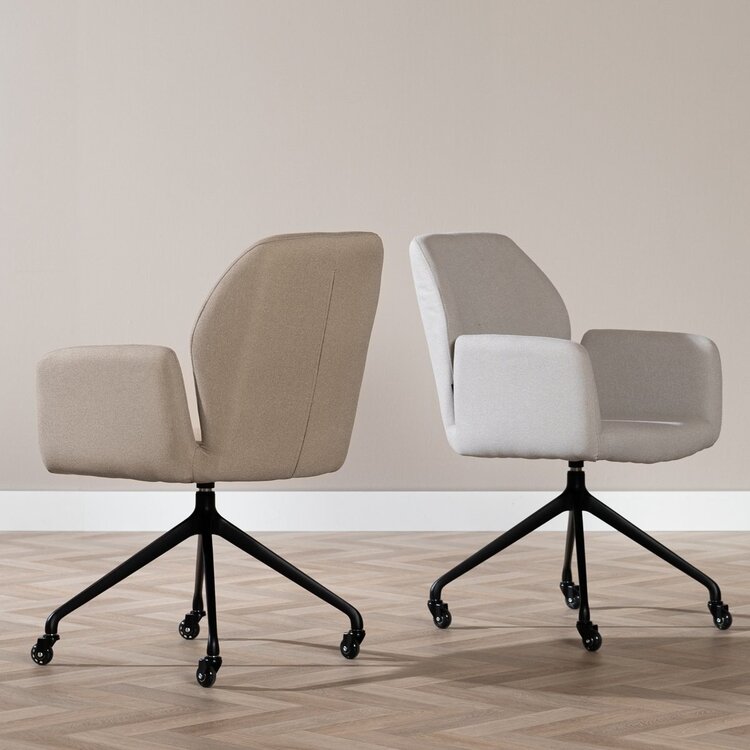 Chaise de salle à manger à roulettes Runa gris clair tissu recyclé