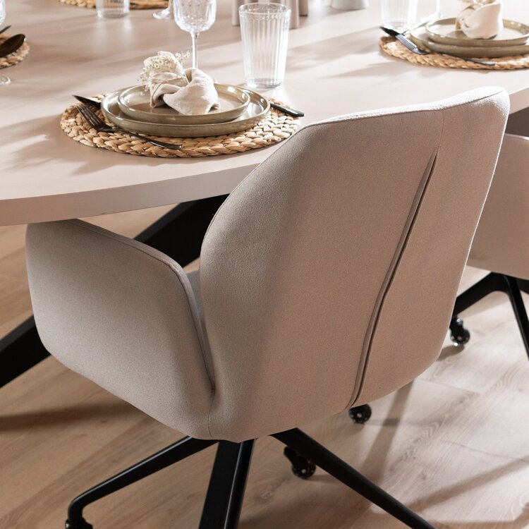 Chaise de salle à manger à roulettes Runa gris clair tissu recyclé