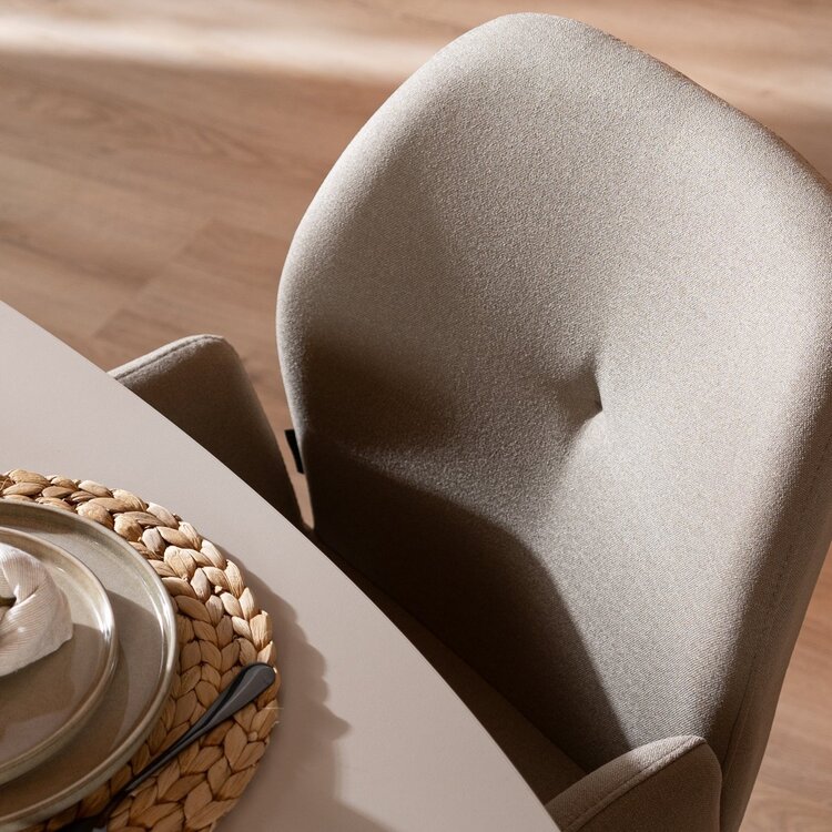 Chaise de salle à manger à roulettes Runa taupe tissu recyclé