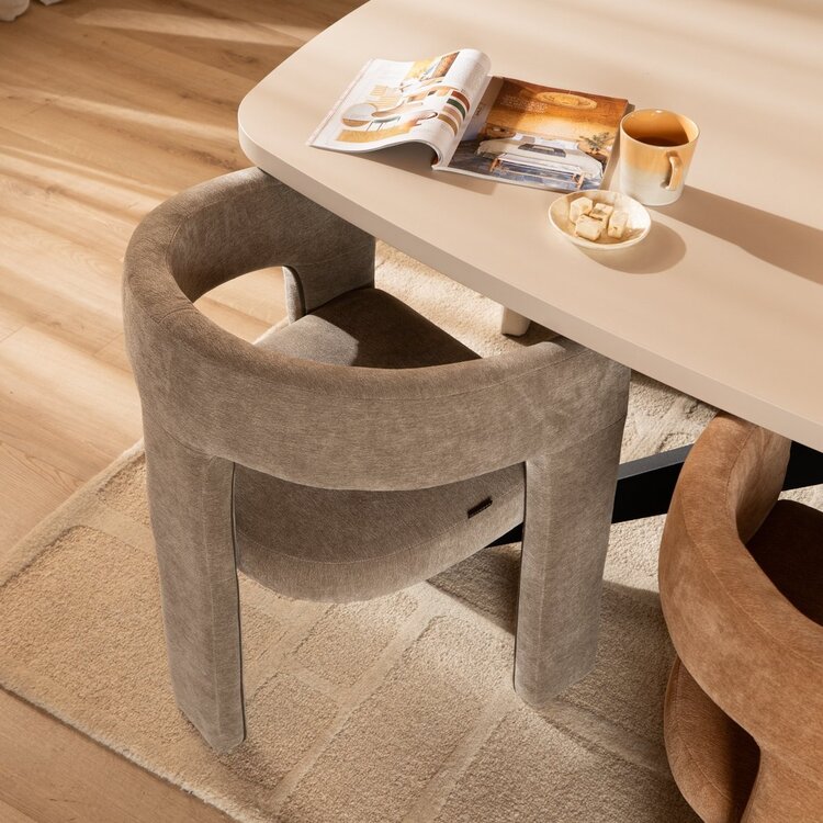 Chaise de salle à manger scandinave Bibi en tissu chenille taupe