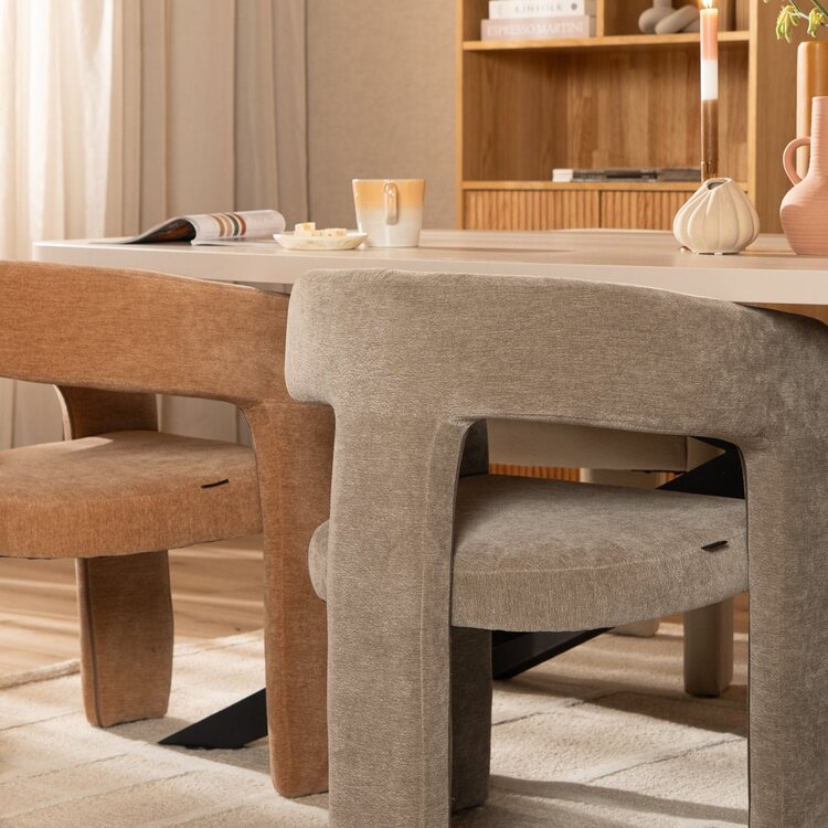 Chaise de salle à manger scandinave Bibi en tissu chenille taupe