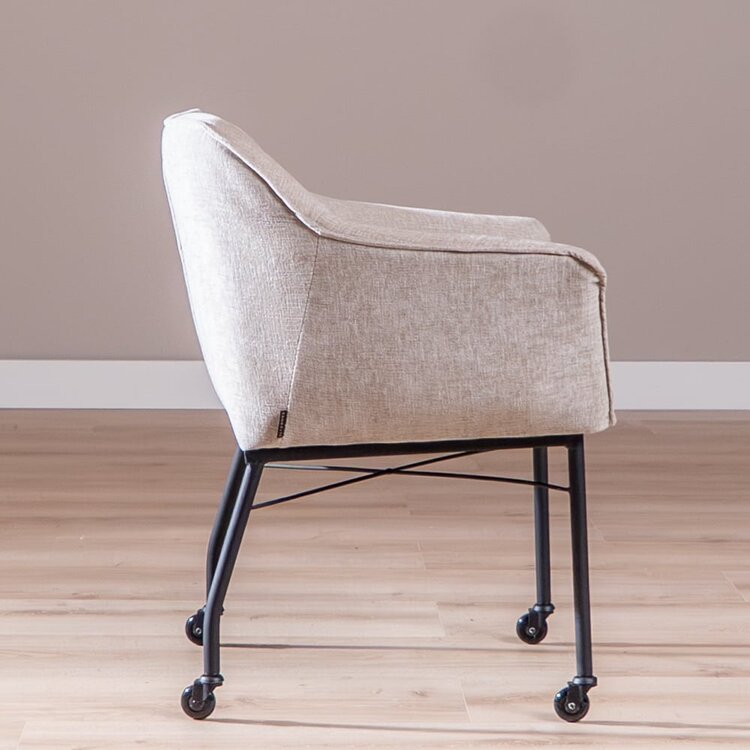 Chaise de salle à manger avec roulettes Enzo chenille sand
