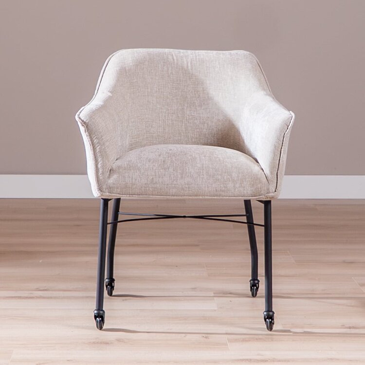 Chaise de salle à manger avec roulettes Enzo chenille sand