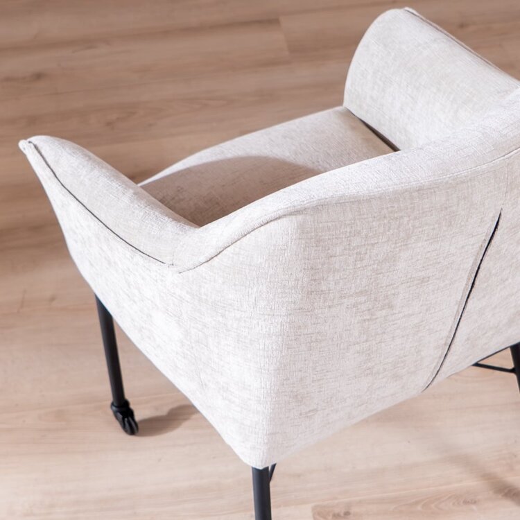 Chaise de salle à manger avec roulettes Enzo chenille sand