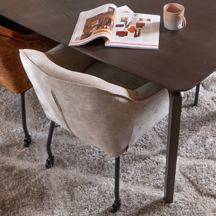 Chaise de salle à manger avec roulettes Enzo chenille sand