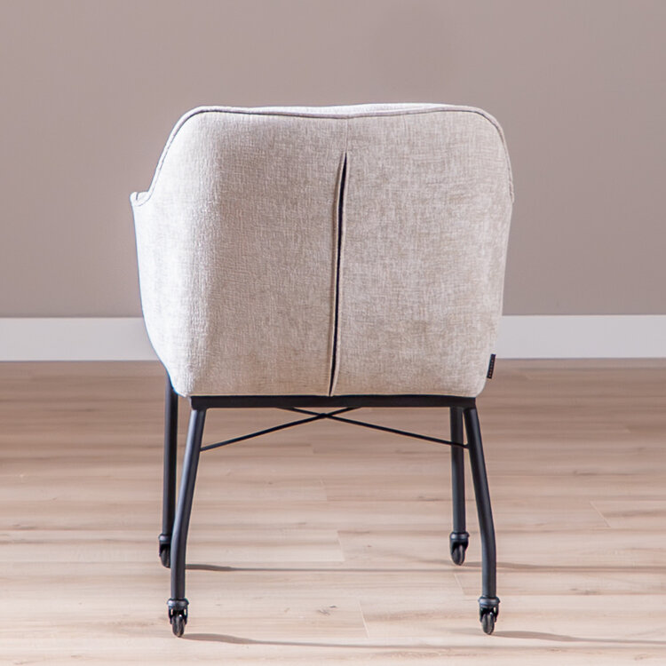 Chaise de salle à manger avec roulettes Enzo chenille sand