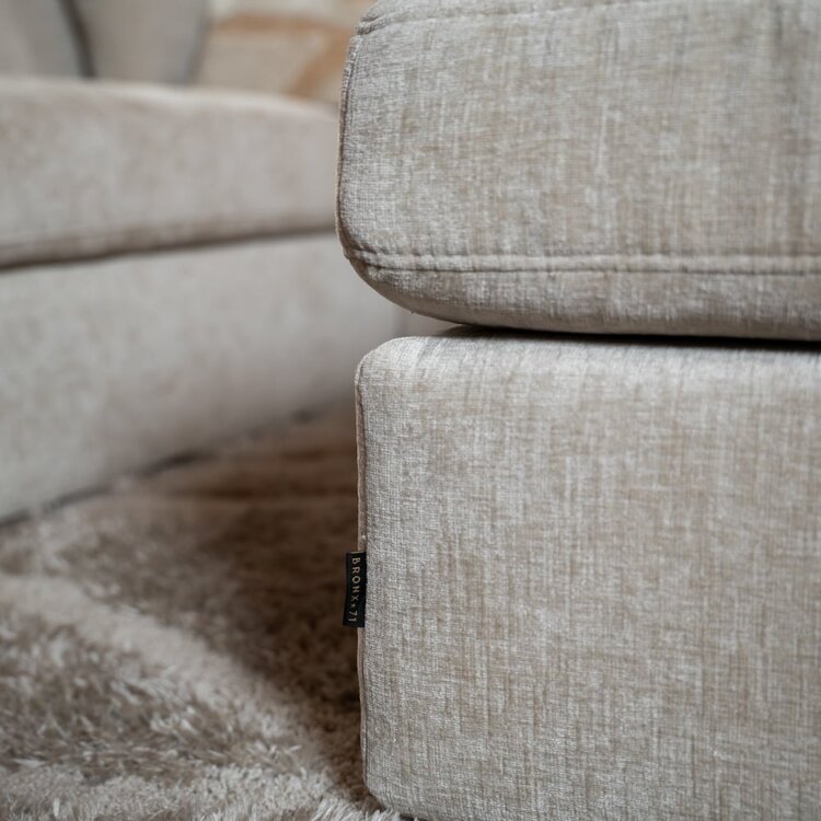 Pouf Kyle en chenille sand