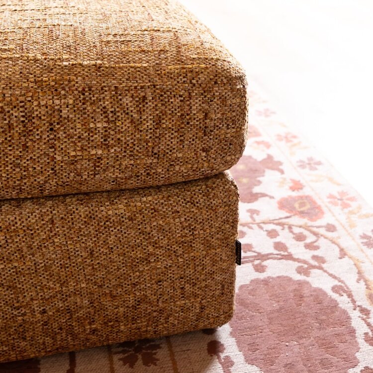 Pouf Kyle en chenille jaune ocre