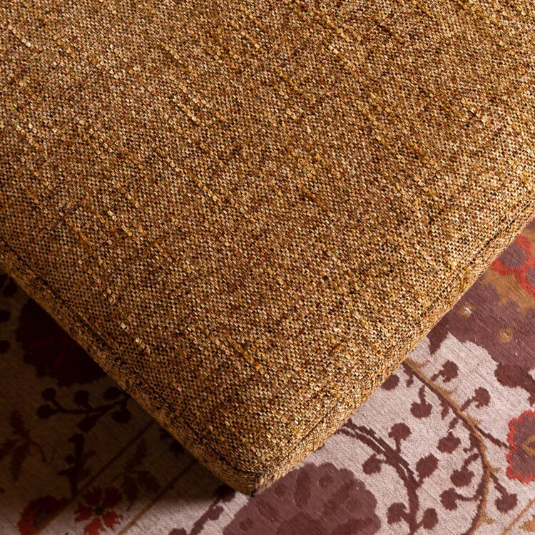 Pouf Kyle en chenille jaune ocre
