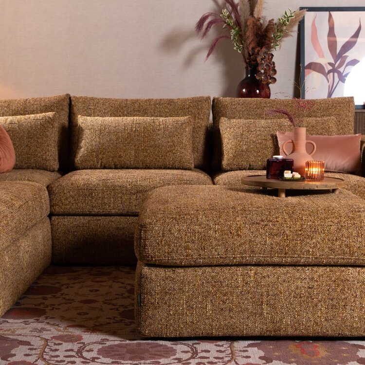 Pouf Kyle en chenille jaune ocre