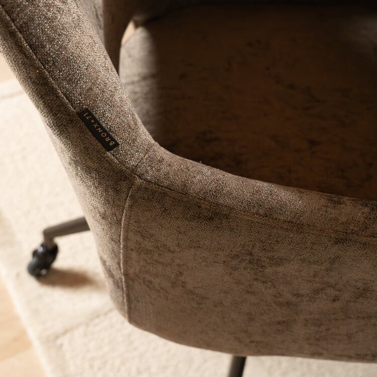 Chaise de salle à manger à roulettes Mexx velours marron