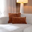 Coussin décoratif Day en tissu chenille terracotta 45 x 45