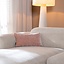 Coussin décoratif Day en tissu chenille rose 25 x 45