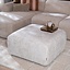 Pouf Maine en tissu bouclé blanc cassé