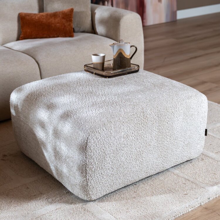 Pouf Maine en tissu bouclé blanc cassé