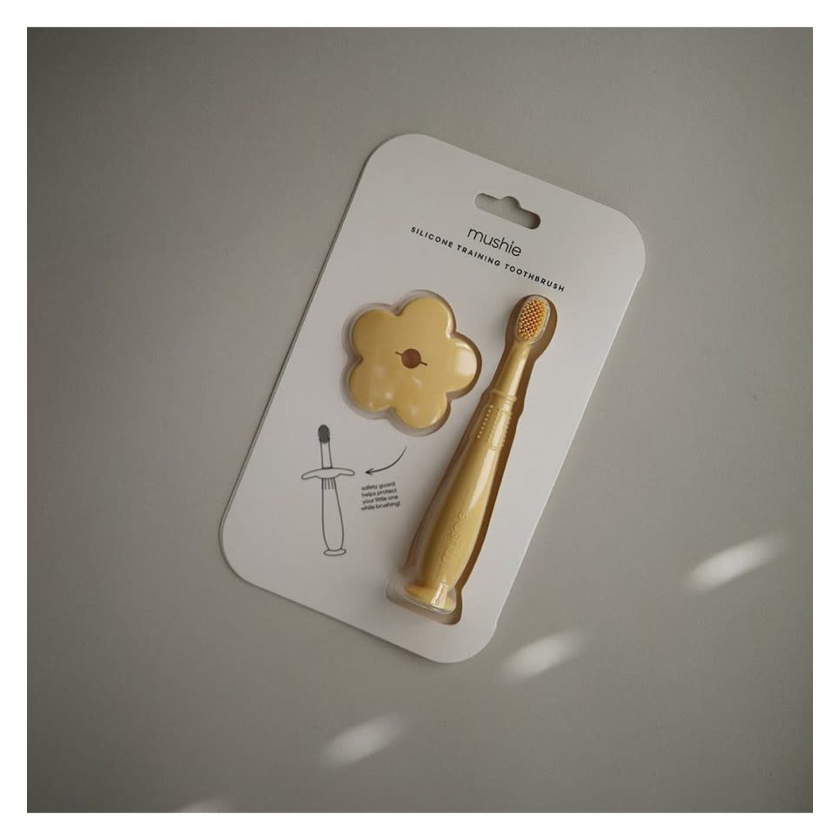 Mushie TRAINING TOOTHBRUSH FLOWER - Pale Daffodil