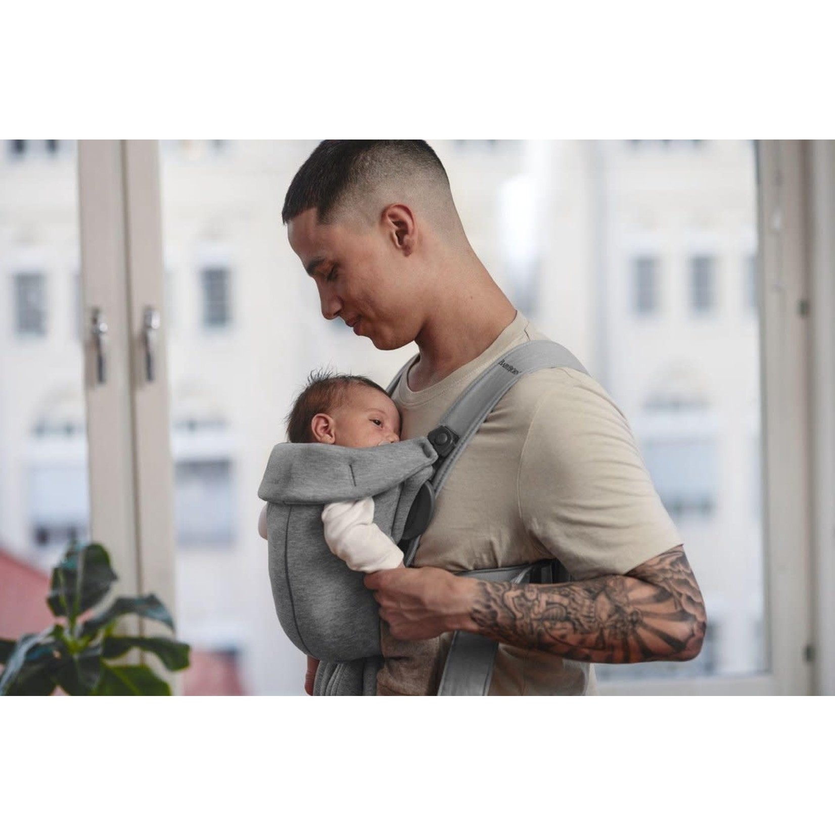 Baby Björn Draagzak Mini. Lichtgrijs