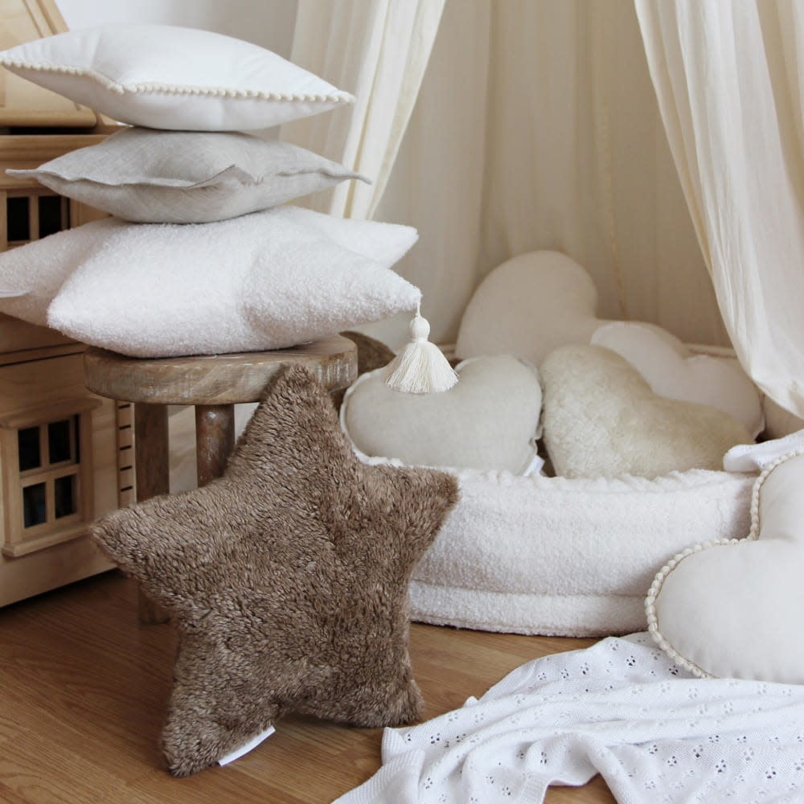 Cotton&Sweets Mini sheepskin star pillow Chocolate