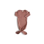 Mushie RIBBED KNOTTED BABY GOWN - CEDAR