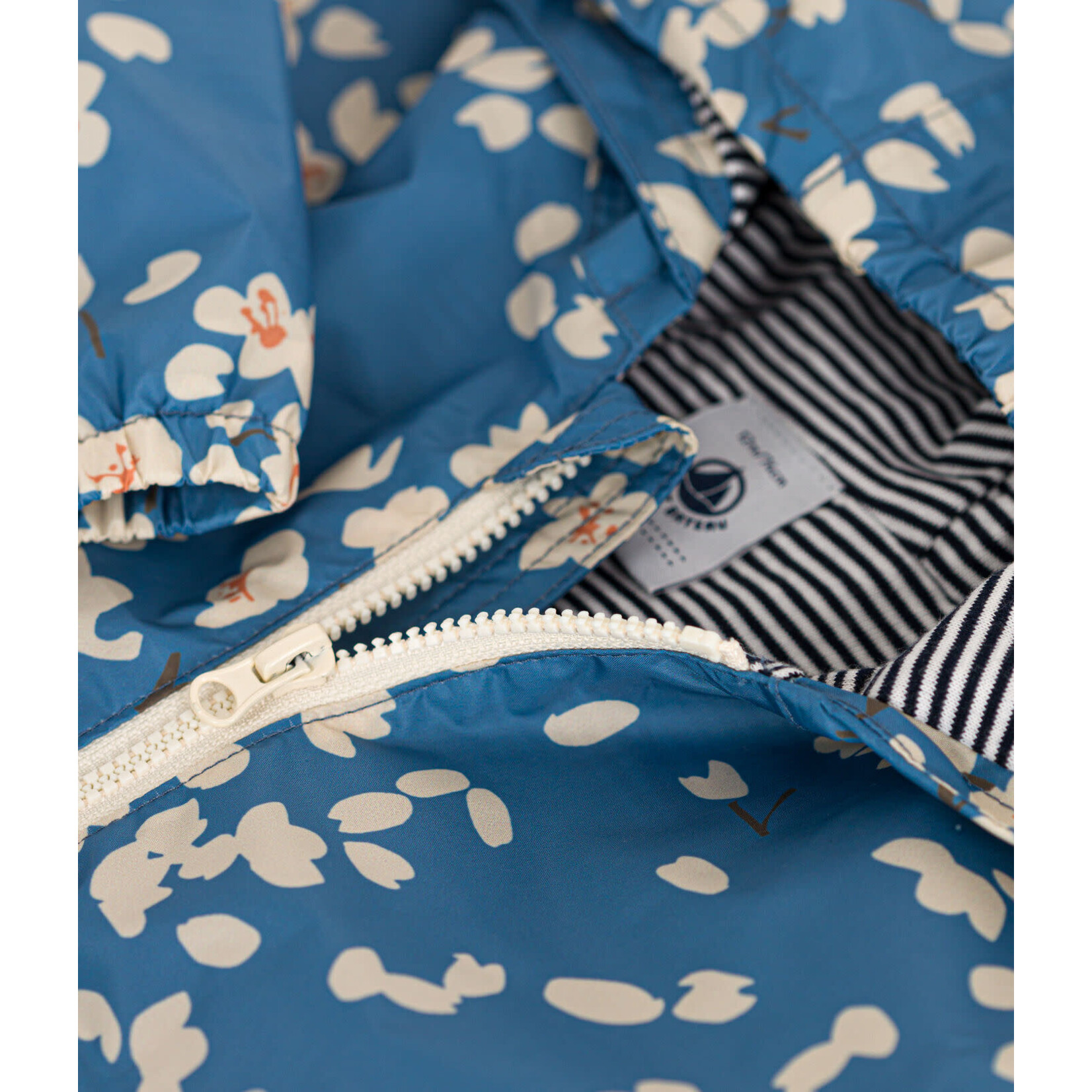 Petit Bateau WINDJACK MET PRINT VOOR BABYMEISJES BLAUW