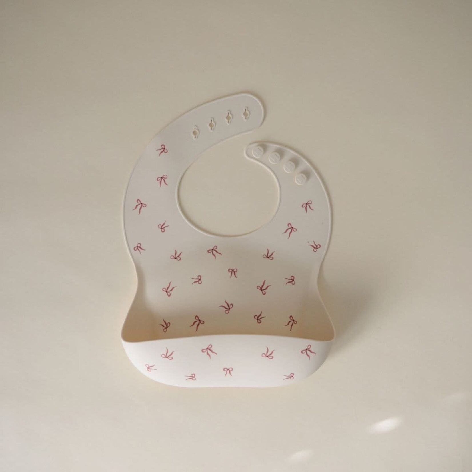 Mushie SILICONE BIB - Print bows