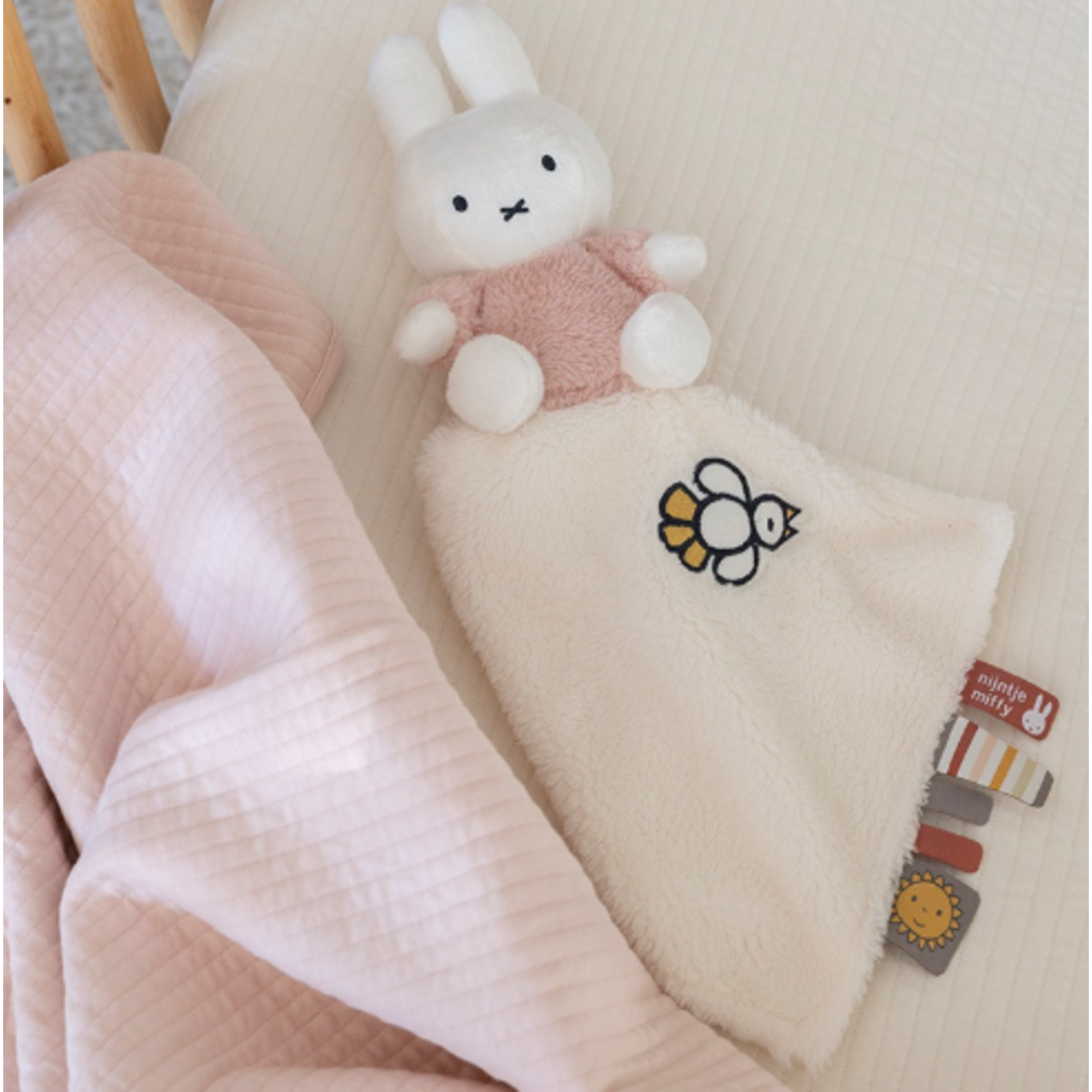 Nijntje Nijntje Knuffeldoekje Fluffy pink