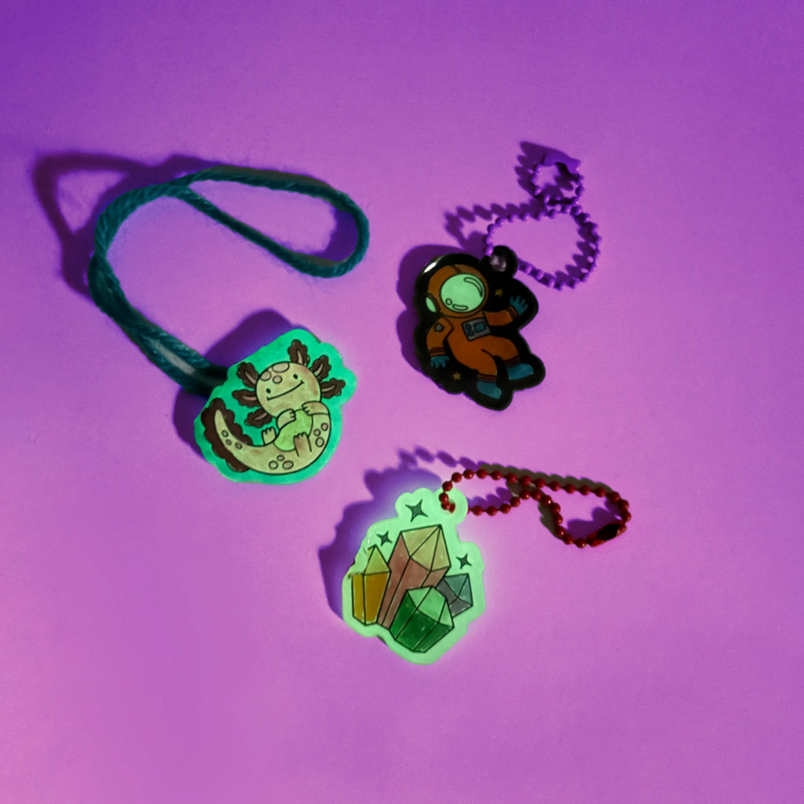 Ooly Ooly - Shrink-Its!: D.I.Y. Shrink Art Kit - Glow Buddies (28 PC Set)