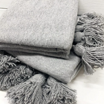 Pompomdeken blanket Lichtgrijs  M