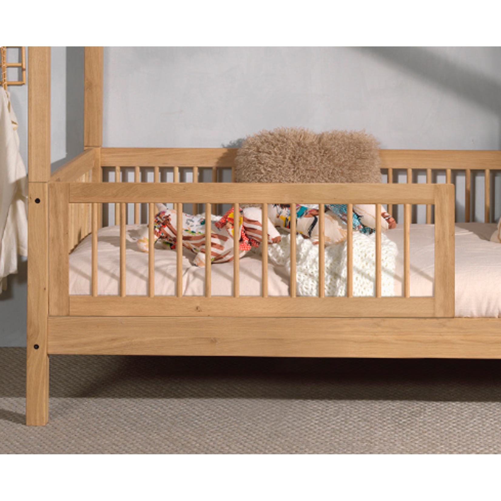 Vipack Furniture Baby Deroo: FORREST UITVALBEVEILIGING RONDE SPIJLEN EIK