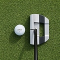 Scotty Cameron  Studio Style Fastback onset center putter rechts