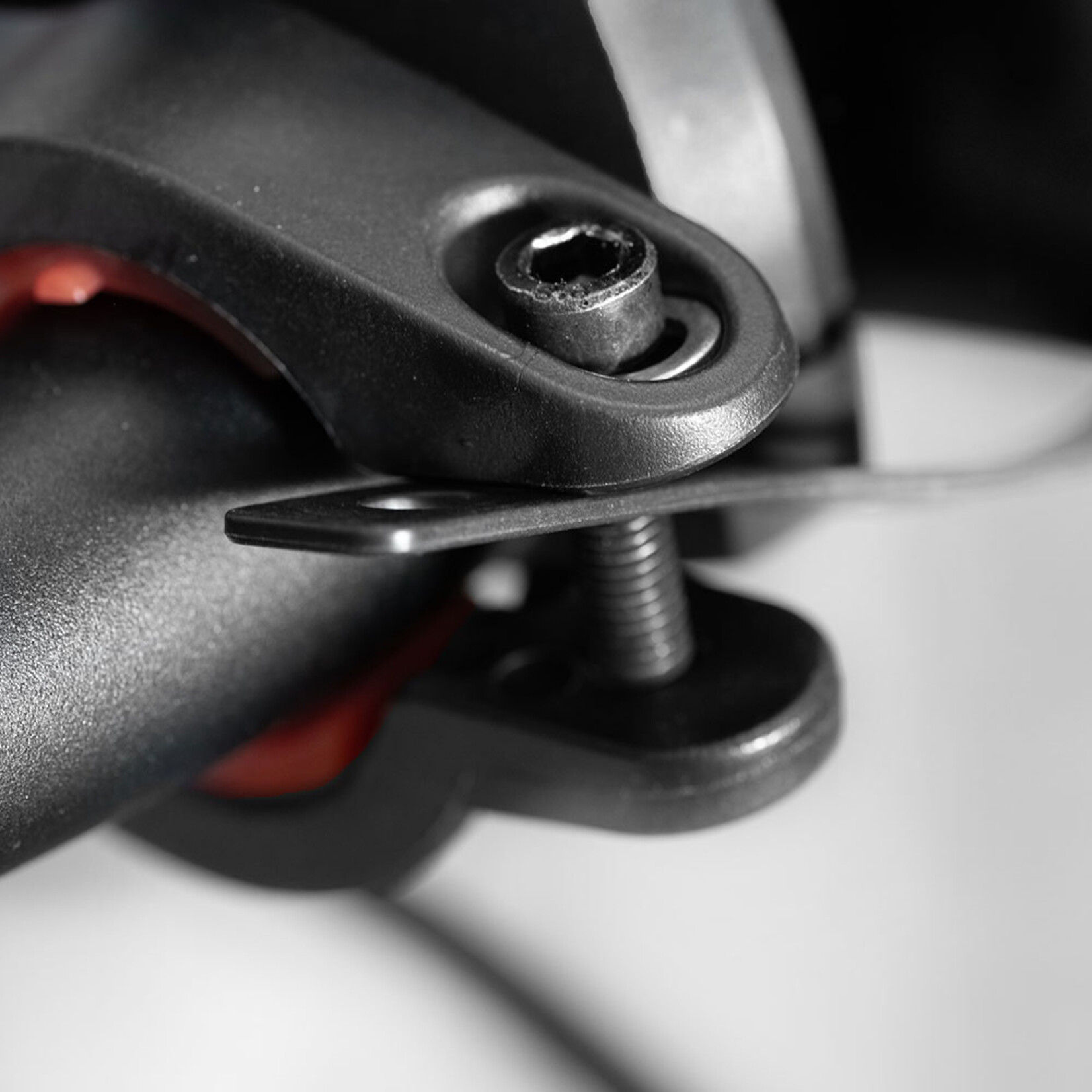 Oxford Oxford Quick Release Basket Handlebar Bracket