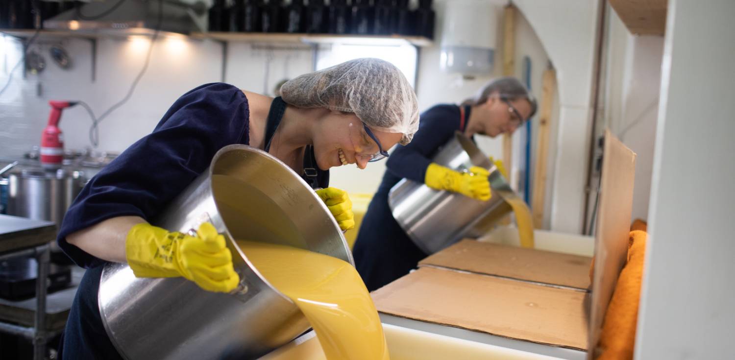 Wat betekent handgemaakt bij Werfzeep? Hoe maken we zeep ? 