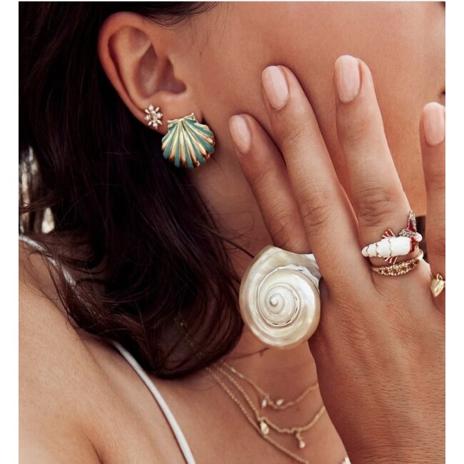 Anna+Nina Single venus shell stud earring brass goldplated