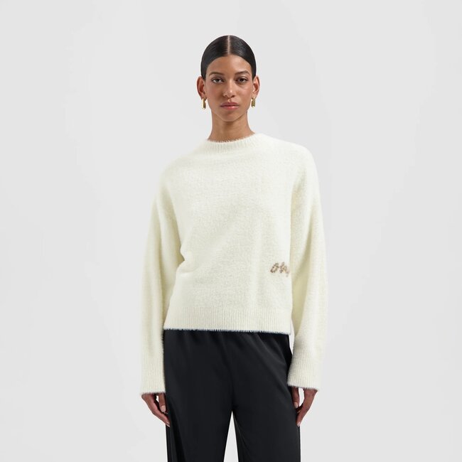 Olaf | SHOP ONLINE | Fluffy logo Knit off-white | BANKGEHEIM