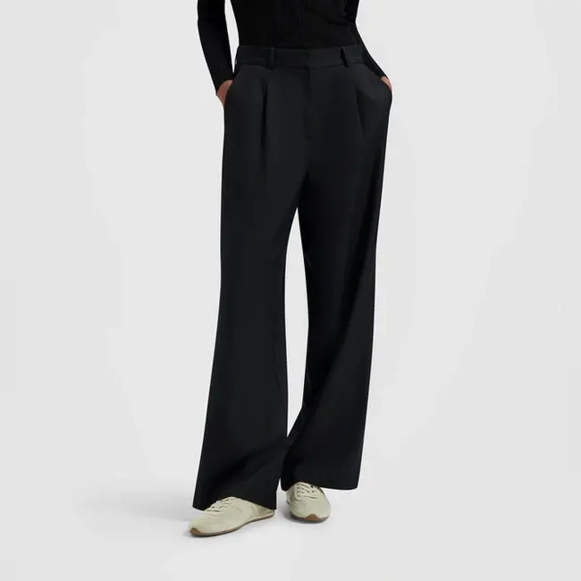 Olaf Tailored Trousers in black